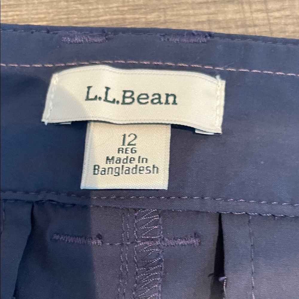 L.L.Bean Women's Navy Hiking/Golf Shorts, Size 12, Like New - Picture 4 of 5